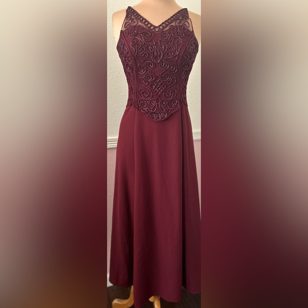 Burgundy Embellished Sleeveless V-Neck Gown